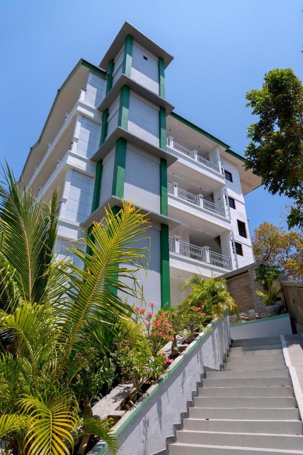 Monte Prundi Hotel Labuan Bajo Exteriör bild